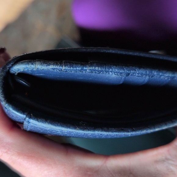 Marc Jacobs Navy Pebbled Leather Trifold Wallet. - Picture 11 of 11